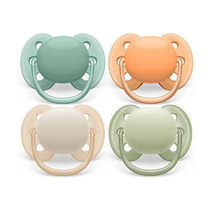 Philips Avent Lot de 4 sucettes ultra-douces et souples pour bébés âgés de 0 à 6 mois, 0% BPA, avec étui de transport stérilisateur (modèle SCF091/35)