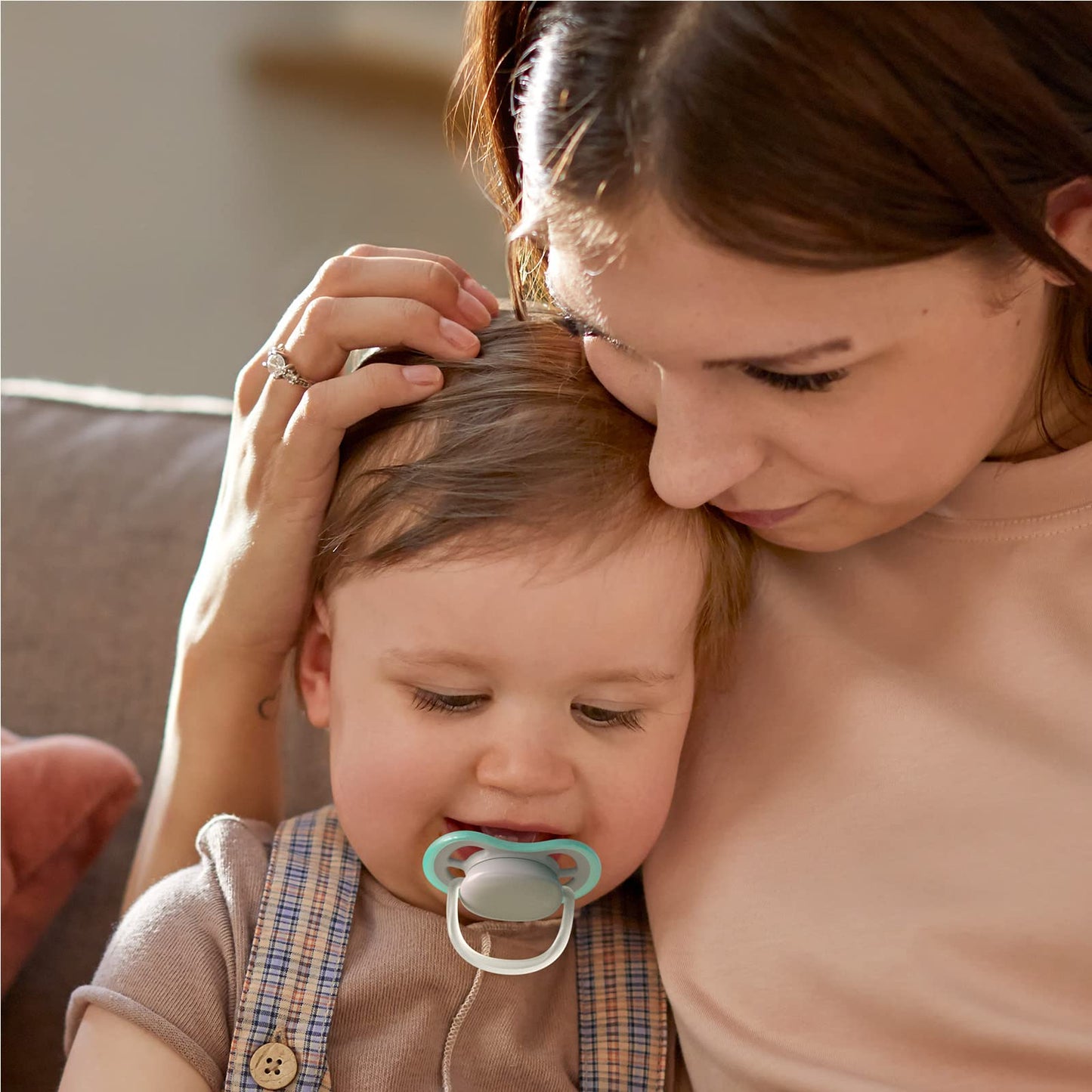 Philips Avent – Lot de 4 sucettes Ultra Air légères, aérées et phosphorescentes pour les bébés de 18 mois et plus (modèle SCF349/43)