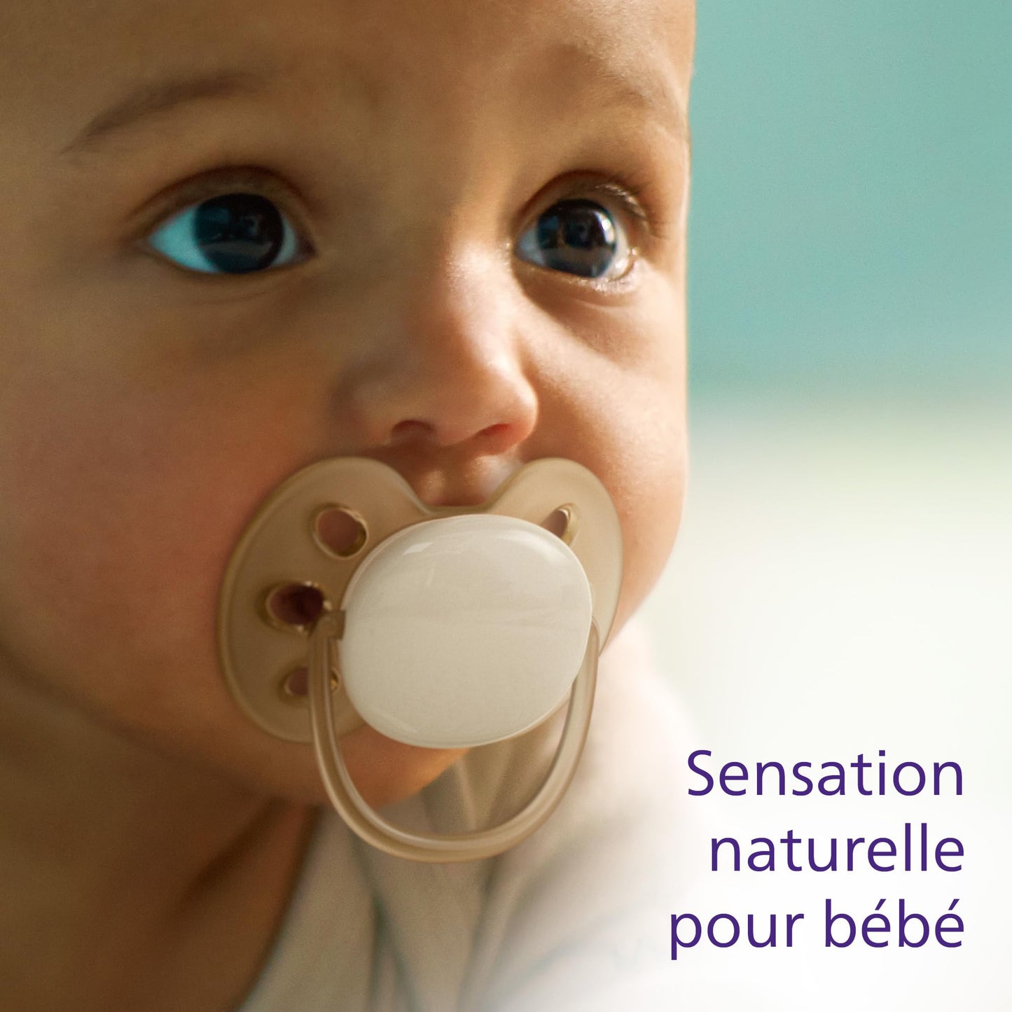 Philips Avent Lot de 4 sucettes ultra-douces et souples pour bébés âgés de 0 à 6 mois, 0% BPA, avec étui de transport stérilisateur (modèle SCF091/35)